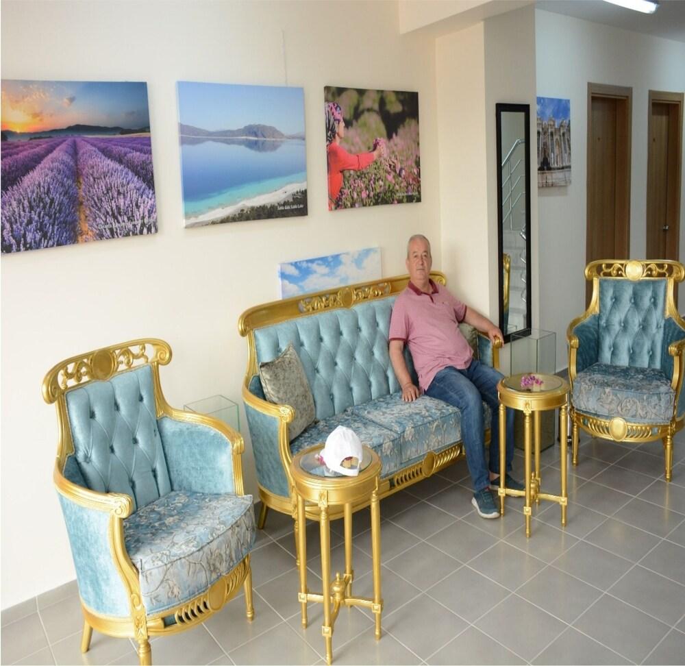 Lavanta Villa - Lobby Sitting Area