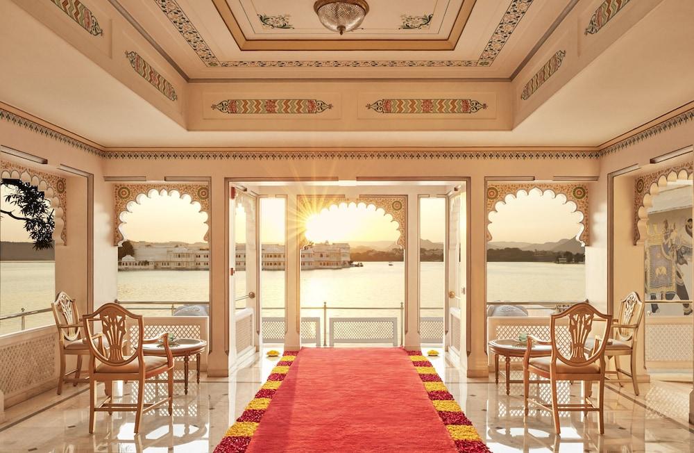 Taj Fateh Prakash Palace - Lobby Lounge
