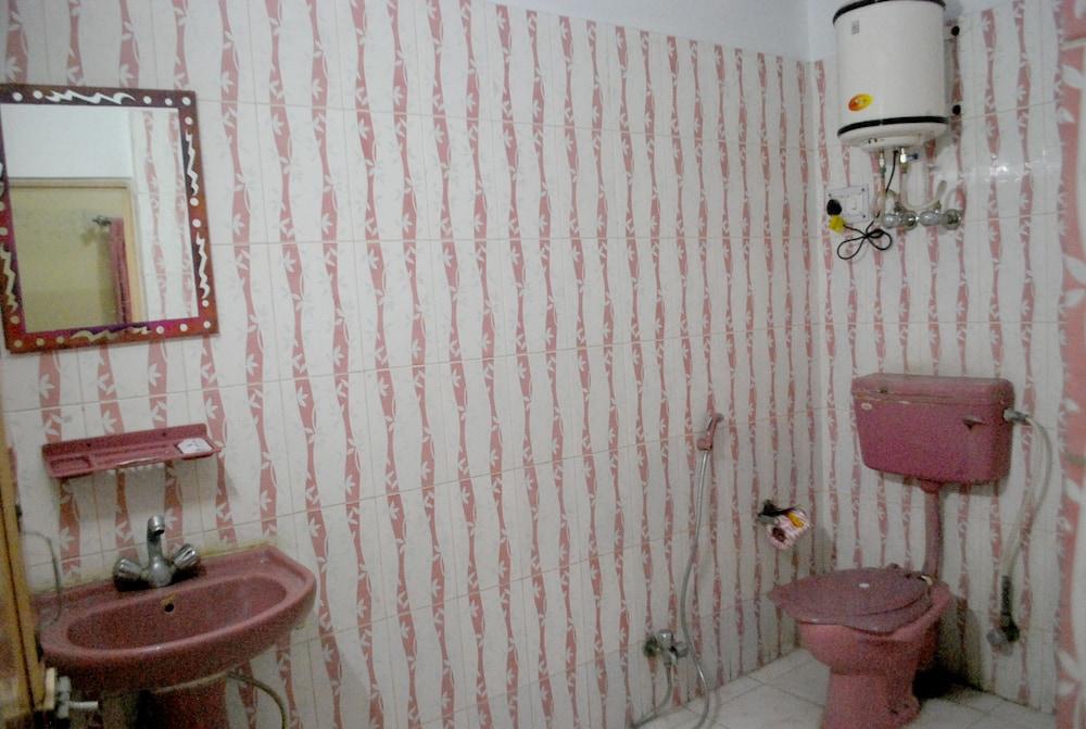 هوتل رويال جاردن - Bathroom