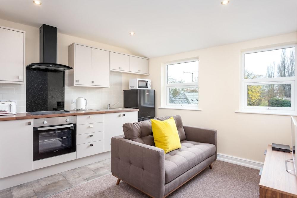 Elliot Oliver - 2 Bedroom Town Centre Apartment - Featured Image