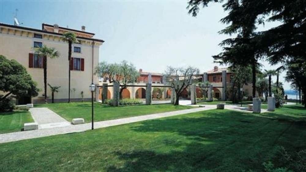 Residence Castello Belvedere - Property Grounds