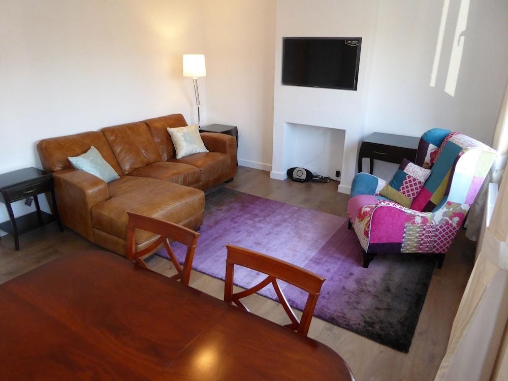 Sunninghill Apartment - Featured Image
