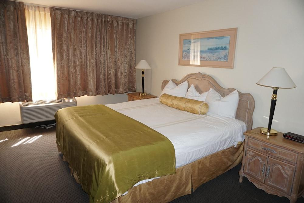Portside Inn & Suites - Room