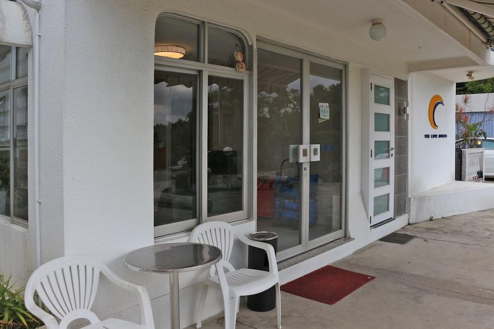 The Cove Hostel - Tong Fuk Dolphin - Hotel Entrance