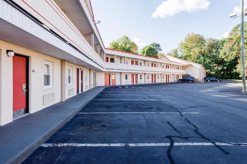 Econo Lodge West Springfield Hwy 5 - Featured Image