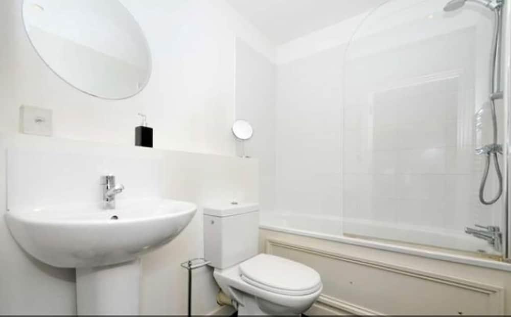 Oxford Serviced Apartments - Waterways - Bathroom