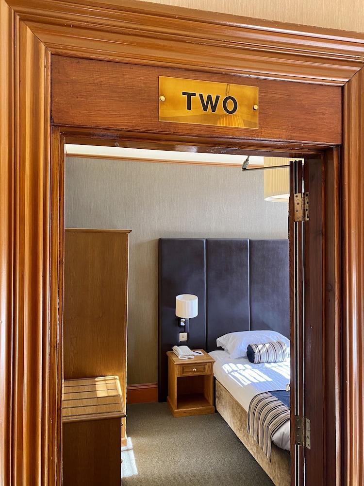 The Dutch Mill Hotel - Room