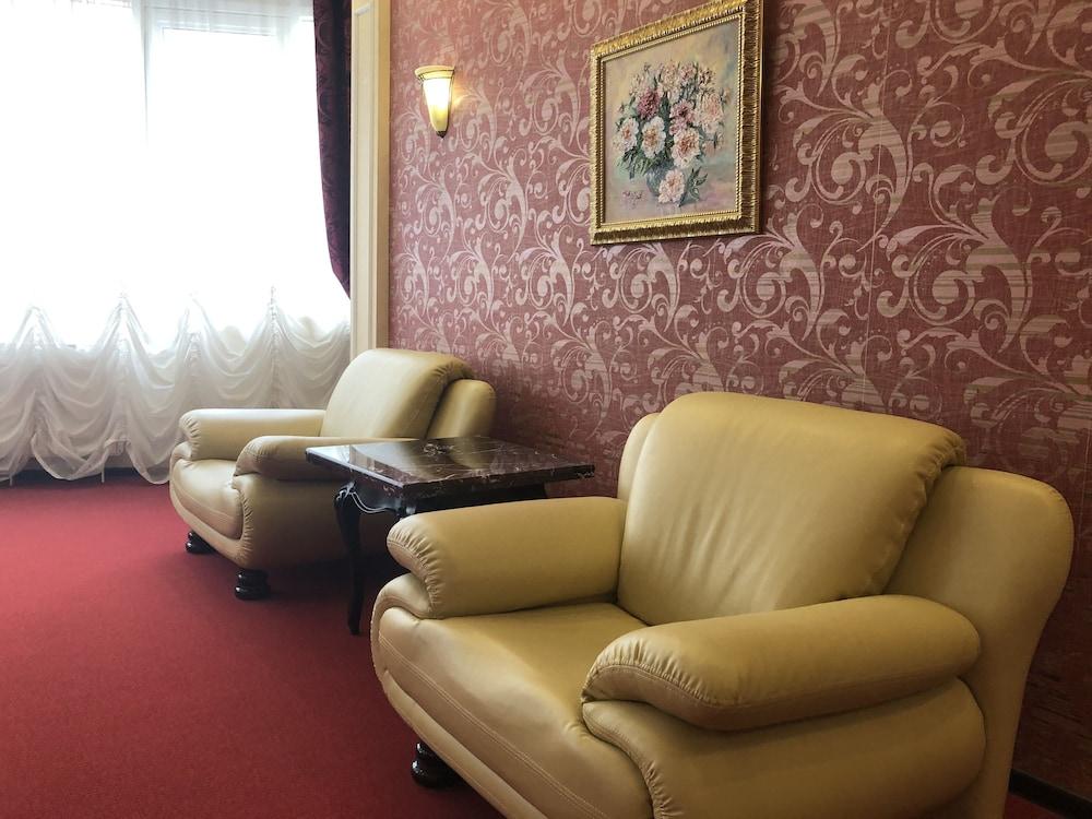 Ekaterinodar Hotel - Lobby Sitting Area