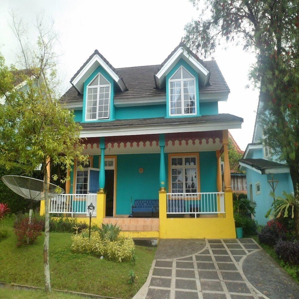 Villa Kota Bunga Violet - Featured Image