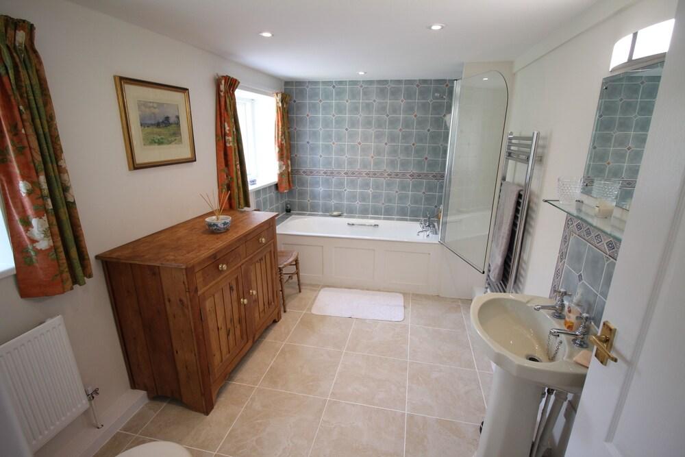 Manton Lodge Farm - Bathroom