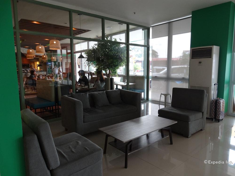 Go Hotels Lanang - Davao - Lobby Sitting Area