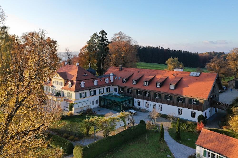 Schlossgut Oberambach BioHotel und Vitalzentrum - Featured Image