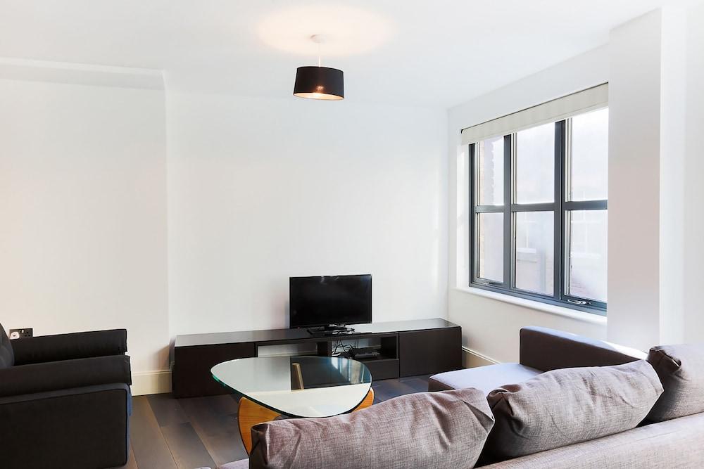 Rojen Apartments Liverpool Street - Living Area