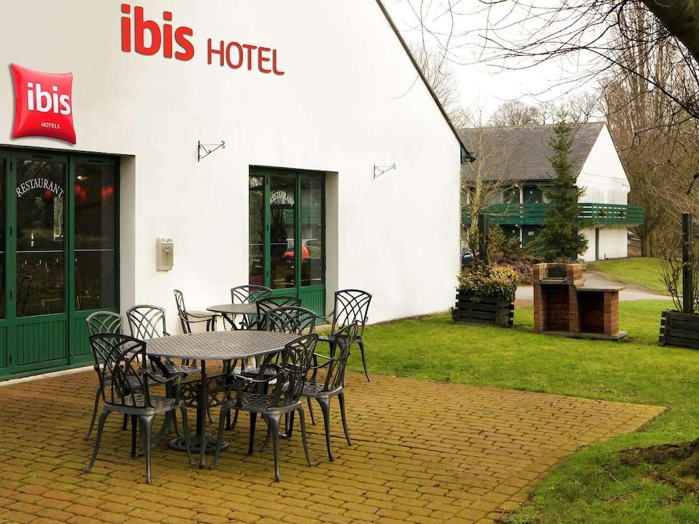 ibis Coventry South - BBQ/Picnic Area