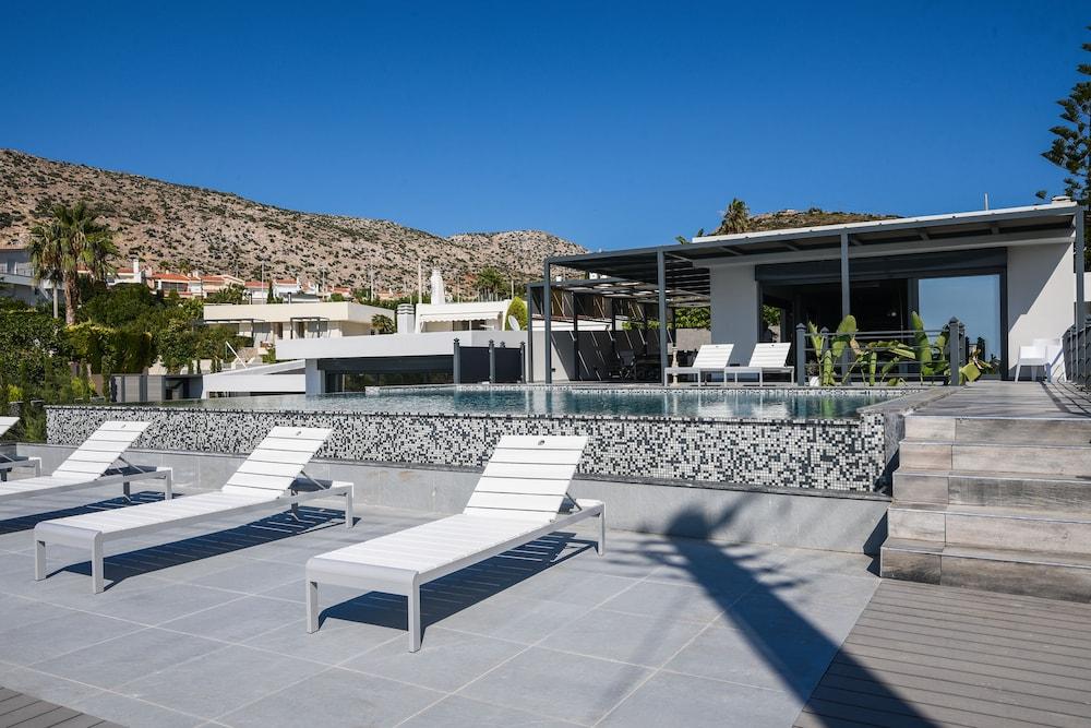 Villa Selenia Platinum - Property Grounds