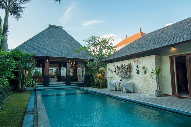 Arwana Estate