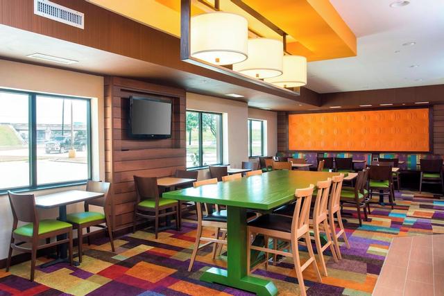 Fairfield Inn & Suites Victoria