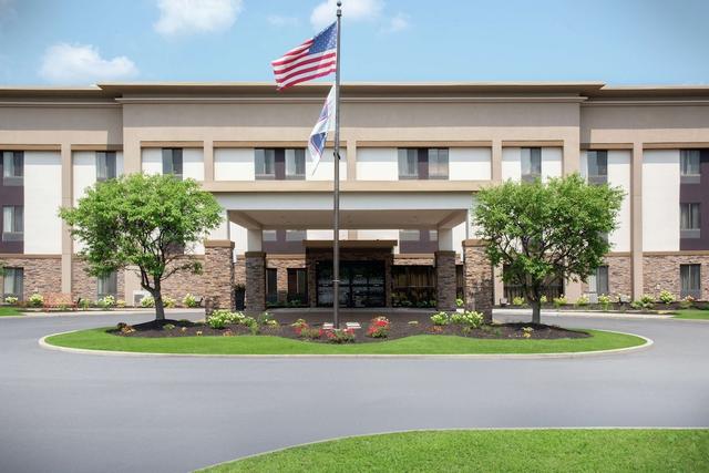 هامتون إن باي هيلتون ميريل فيل