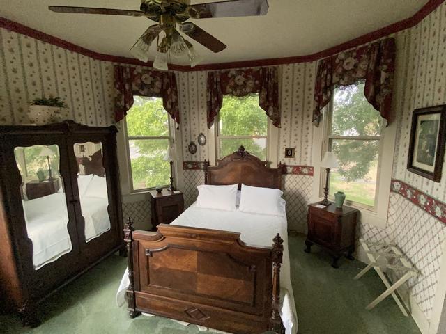 فور ويندز فيكتوريان فينو آند سويتس