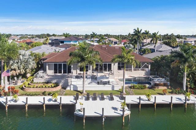 Marco Polo by Avantstay Waterfront 5bdr, Pool, Spa, Fire Pit, Walk to Beach