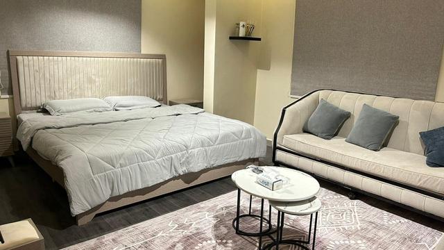 Elegant Studio with Comfortable and Simple Furniture | 5735