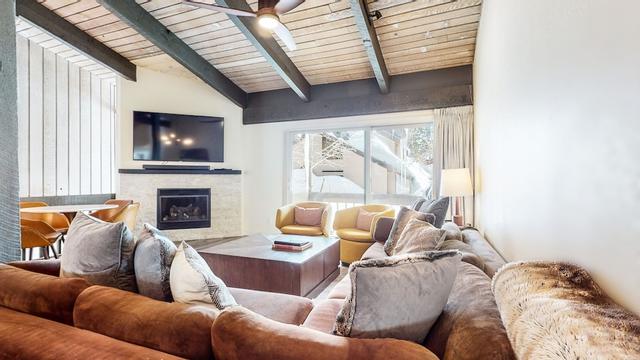 ميد سينتري مودرن كابين - ووك تو فيليدج!