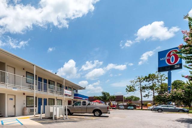 Motel 6 Victoria, TX
