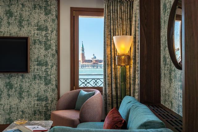 كا دي ديو - فريترياتس، آن آمن اسلإلاتش هوتل