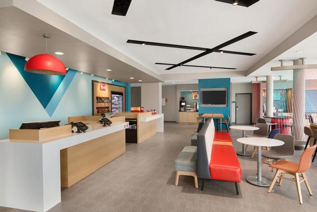 avid hotel Cedar Rapids South - Arpt Area by IHG