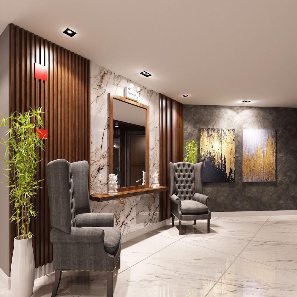 هايات سكاي تاورز