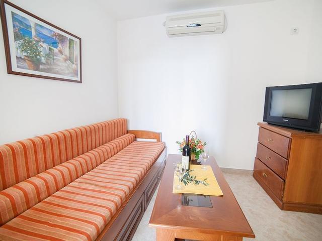 إفان أبارتماني