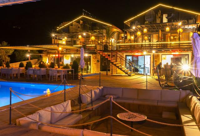 ذا لاكشري شيلترز