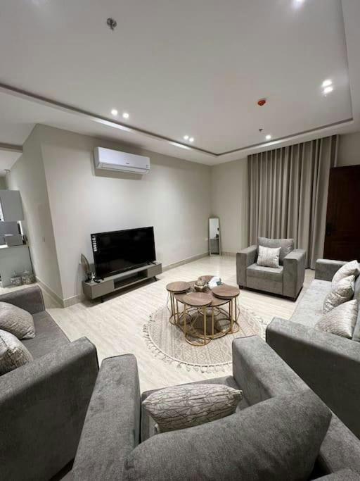 Elegant Apartment with Self Check-in | 5124