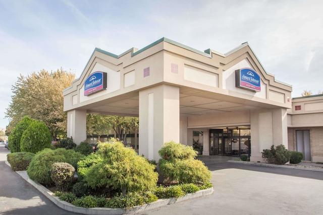 هاورد جونسون بلازا هوتل باي ويندام ياكيما