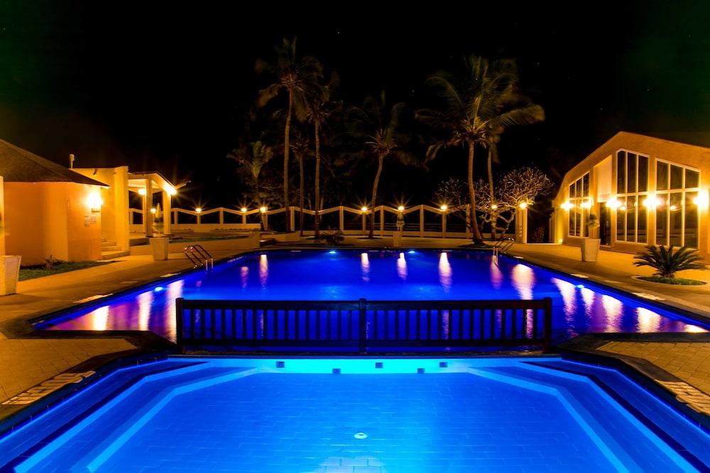 تروبيك جاردنز هوتل