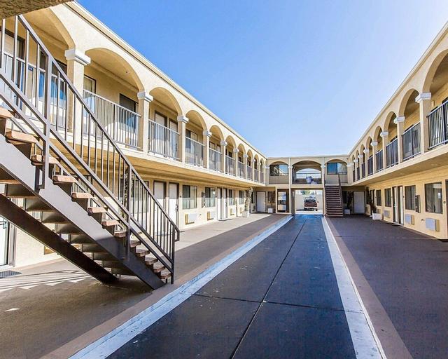 رود واي إن آند سويتس إل إيه إكس