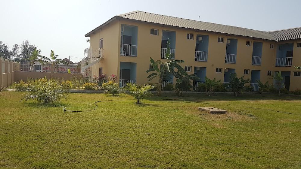 فوتبول هوتل