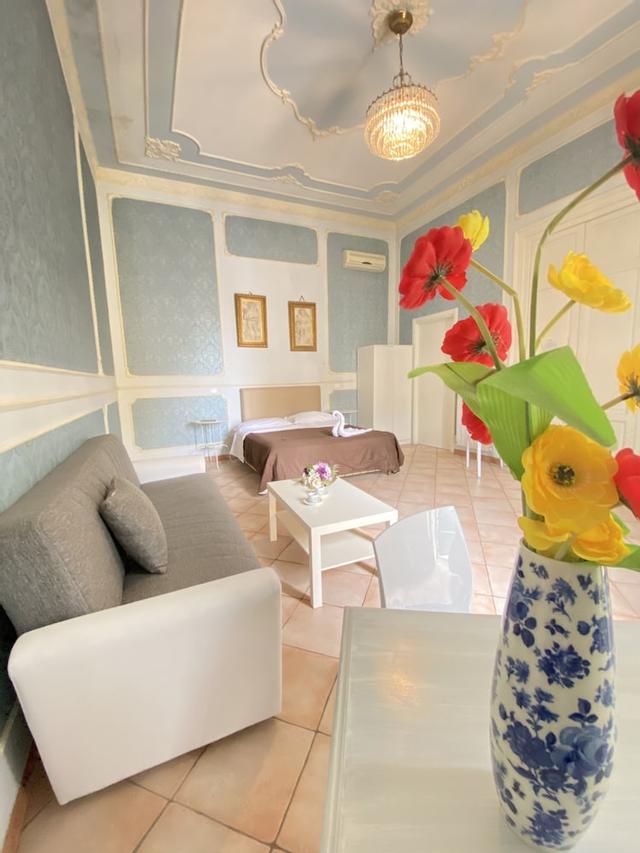 ديمورا أنولينا بي آن بي