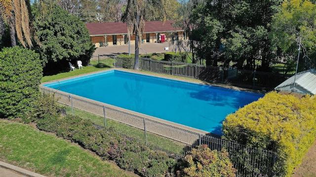 بورك آند ويلز موتور إن