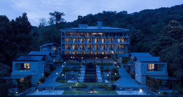 نيرامايا ريتريتس سامروها أثيرابيلي