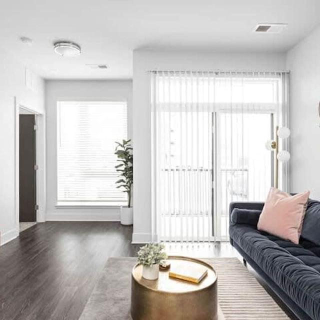 كوزيسويتس نورا  بد رو نير فاشيون مول