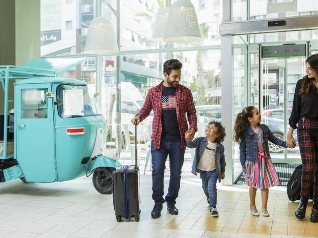 إيبيس عبد المومن، كازا سنتر