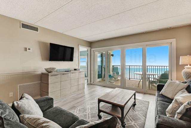 F7 Amelia South 2 Bedroom Condo by Redawning