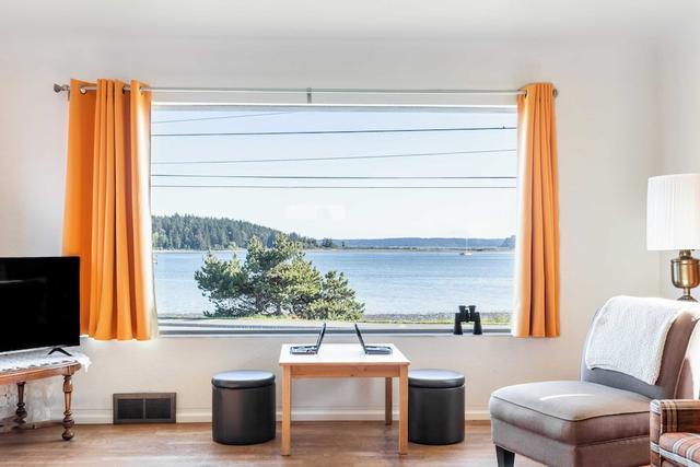 ذا ليتل بينك هاوس باي أفانتستاي ووتر فيوز